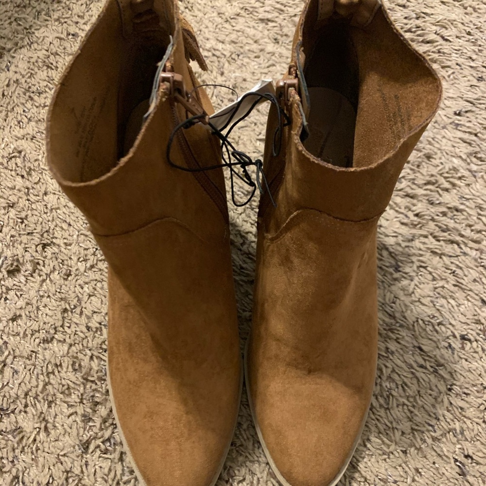 Universal thread boots